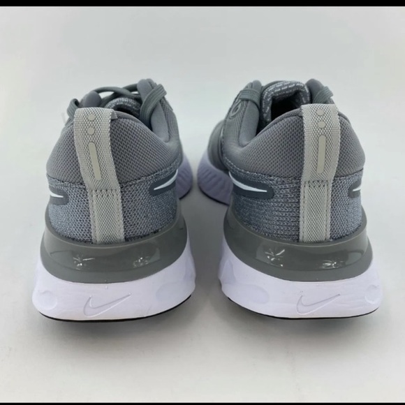 SOLD New in Box Woen Nike React Infinity Run FK2 Grey Rubber shoe Sneakers - Picture 3 of 10